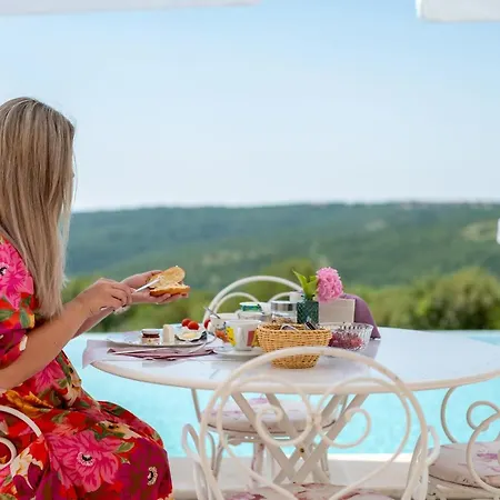 Stefanija Small Boutique Hotel&restaurant Отель 4*