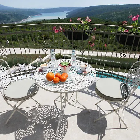 Hotel Stefanija Small Boutique Hotel&restaurant 4*