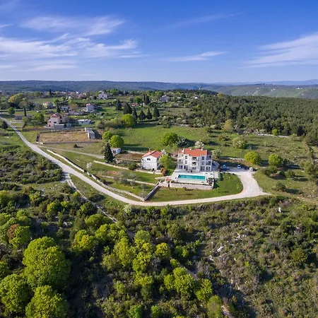 호텔 Stefanija Small Boutique Hotel&restaurant 4*