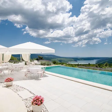 Stefanija Small Boutique Hotel&restaurant Барбан